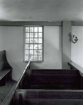 113t_walpole_window_pews_lamp