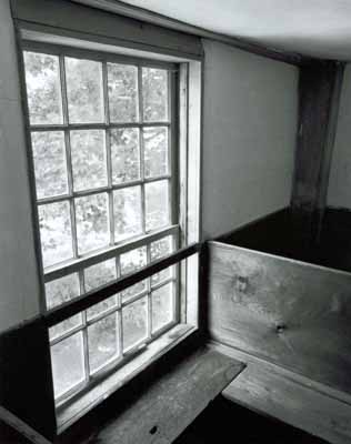 114b_waldoboro_window_pew_upstairs_angle